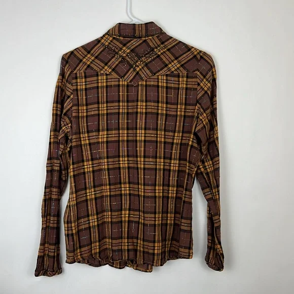 Adiktd snap-up collar shirt in brown and gold with metallic flossing det… - Picture 2 of 11